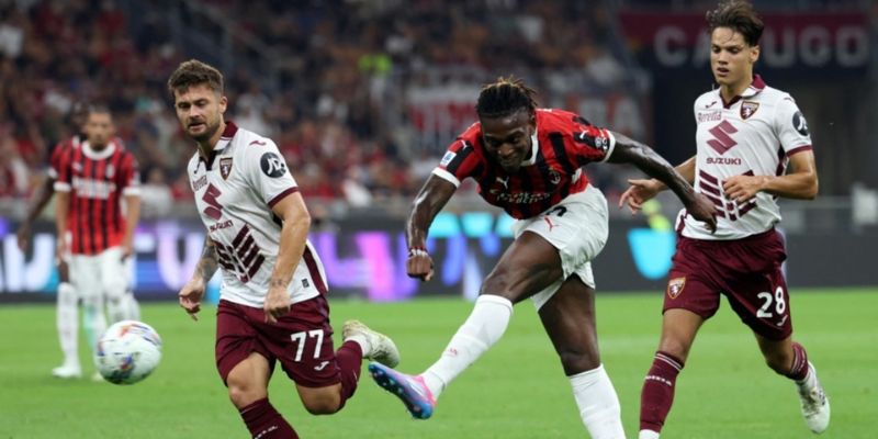 AC Milan vs Torino đều đang thi đấu phập phù