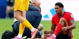 Jarell Quansah của tuyển Anh bị chấn thương mắt cá chân